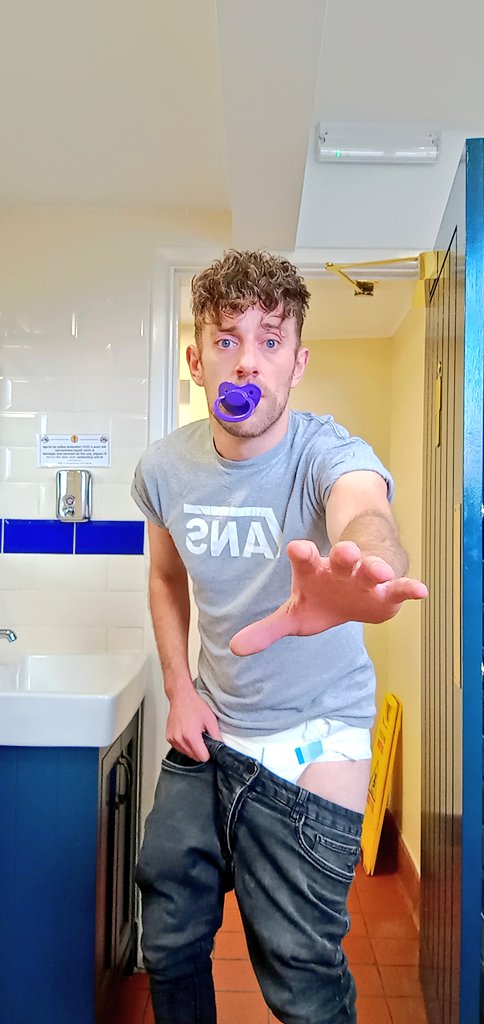 It's not what it looks like........  Please don't tell anyone

#diaperboy #diaper #nappy #nappyboy #incontinent #bedwetter #pantswetter #dl #pacci #dummy