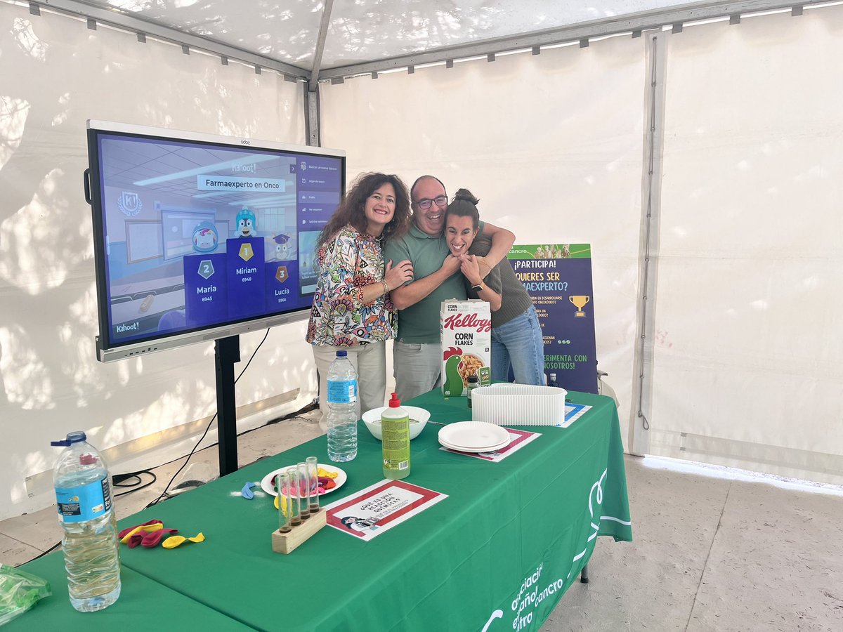 Una mañana estupenda <a href="/ContraCancerAC/">Asociación Española Contra o Cancro A Coruña</a> no pudimos captar el momento con niños y mayores participando, pero si el momento final de la UFO (Unidad Farmacia Oncológica) ya despedida. Gracias <a href="/manueltouris12/">Manuel Tourís</a> y <a href="/anacasbal/">Ana Castro Balado</a>, sois los mejores!!!!!