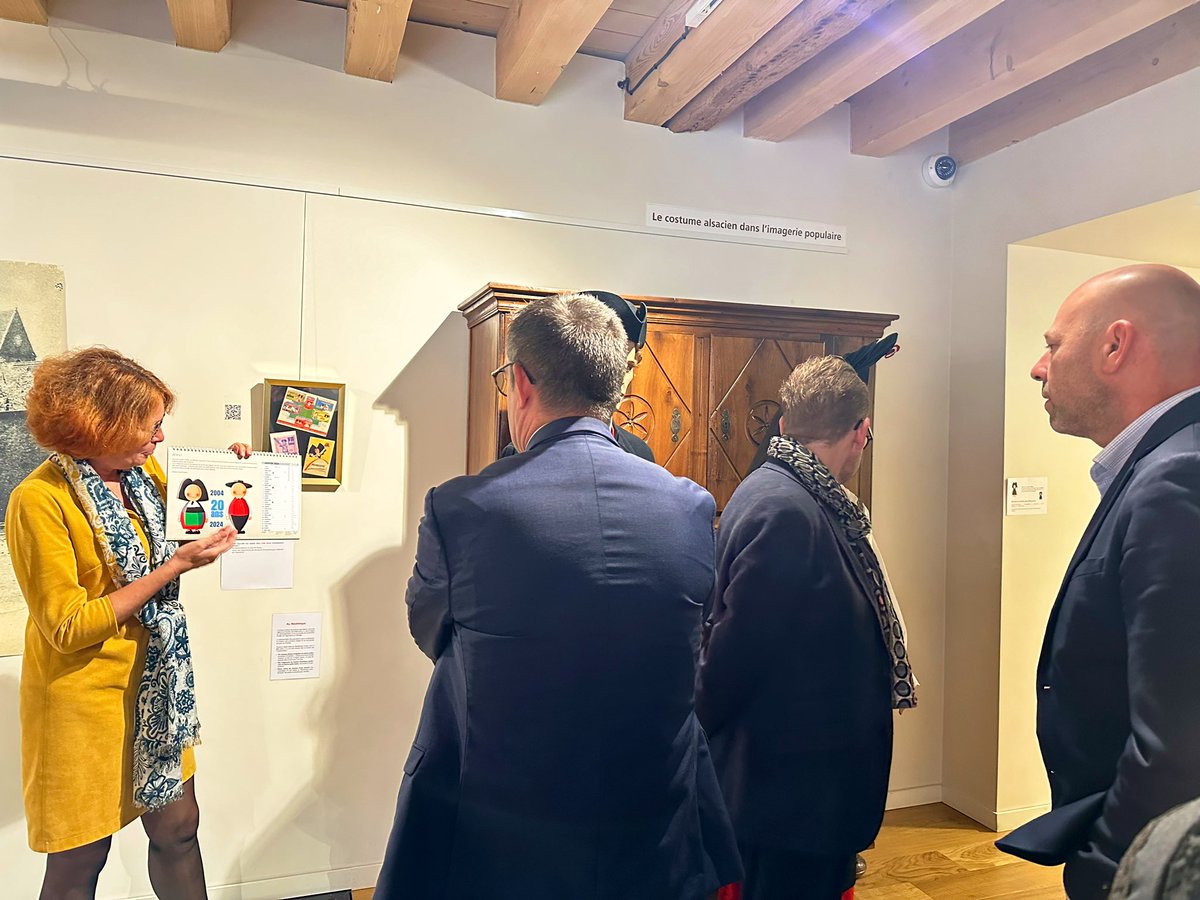 Elus_ForceTerri's tweet image. ☀️ Très belle journée de séminaire de travail à #truchtersheim qui s’est clôturée par une visite de la 🏠 Maison du #Kochersberg, qui valorise le patrimoine local, ses rites et traditions autour d’objets anciens ou plus contemporains dans des expositions régulièrement