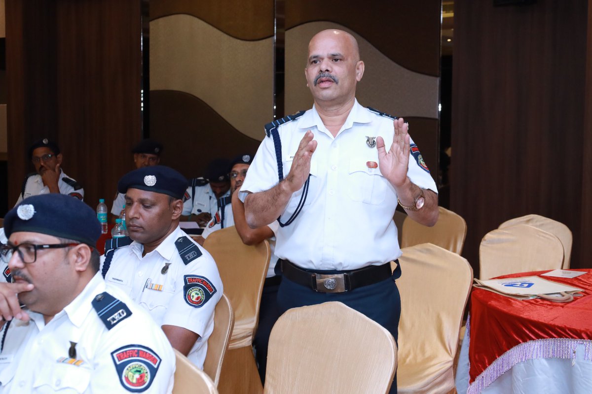 🚦Great turnout at the BIS Bangalore Branch sensitization program for Traffic wardens Organisation, Bengaluru City Police joined to discuss the importance of using ISI-marked helmets. Together, we're enhancing road safety! 🛵💡 #ConsumerSafety #RoadSafety #BIS