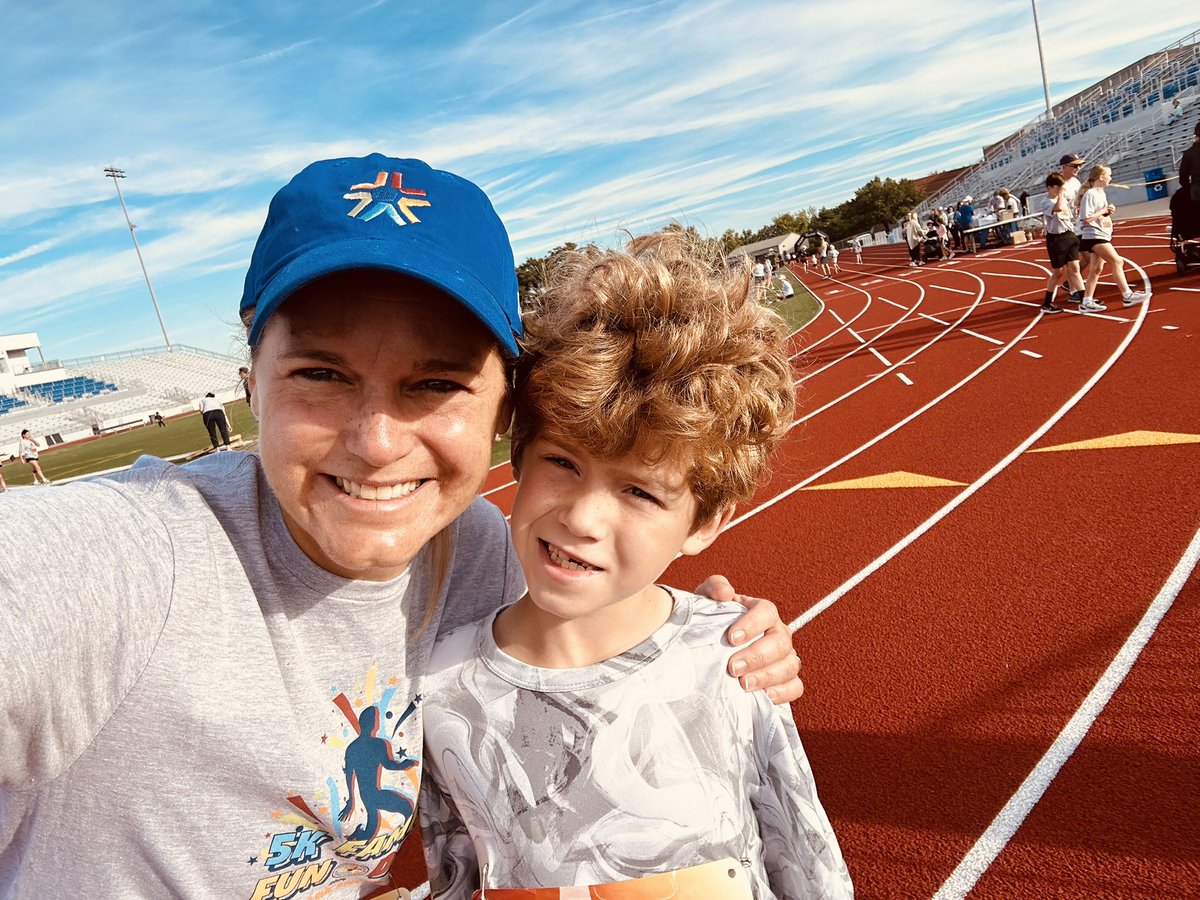 Lindsey Constance tweet media