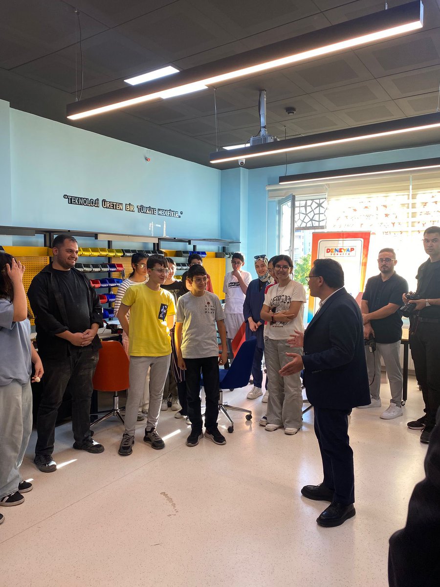 GSB_Talasgm's tweet photo. Sayın Valimiz @gokmen_cicek_ beyefendi Gençlik merkezimizi ziyaret edip yapılan çalışmalar hakkında bilgi aldılar. https://t.co/yiCbJBbrKo