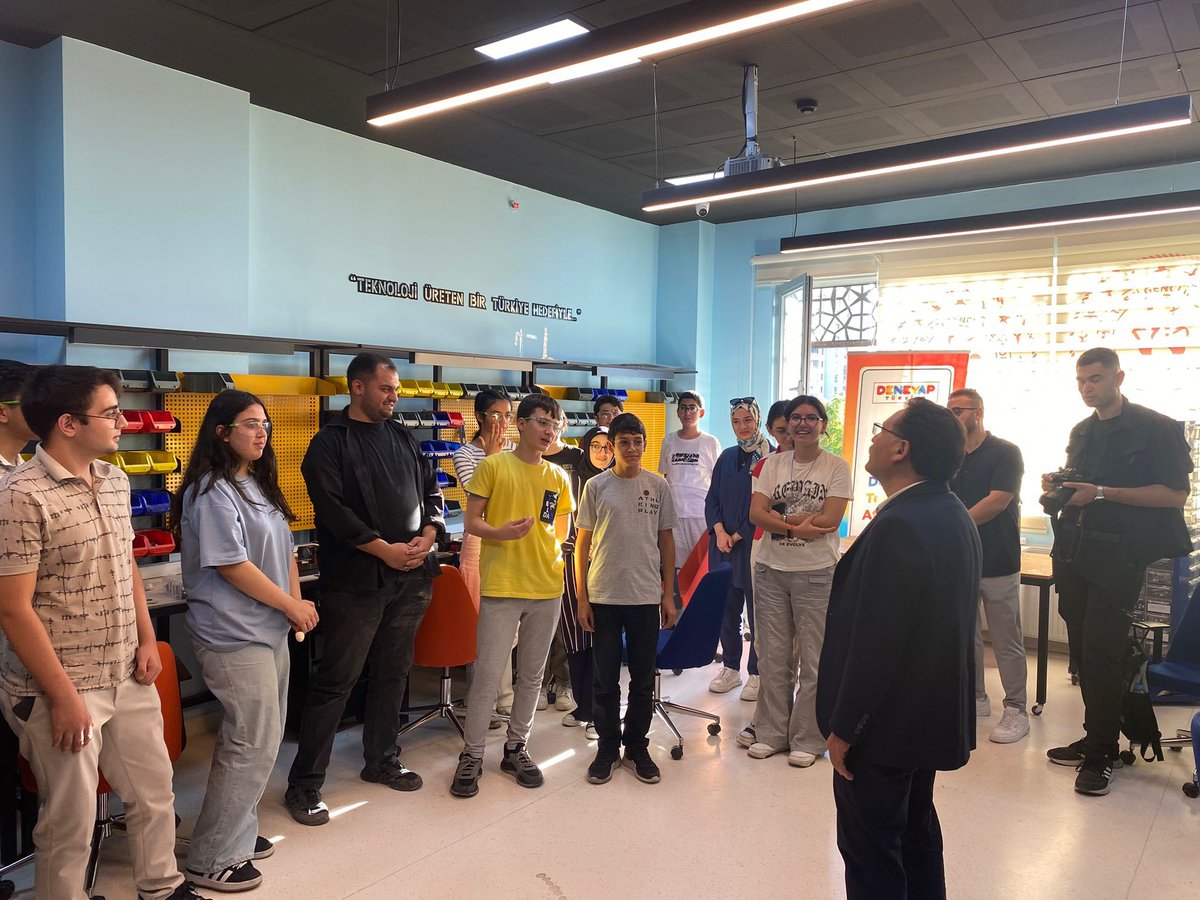GSB_Talasgm's tweet photo. Sayın Valimiz @gokmen_cicek_ beyefendi Gençlik merkezimizi ziyaret edip yapılan çalışmalar hakkında bilgi aldılar. https://t.co/yiCbJBbrKo
