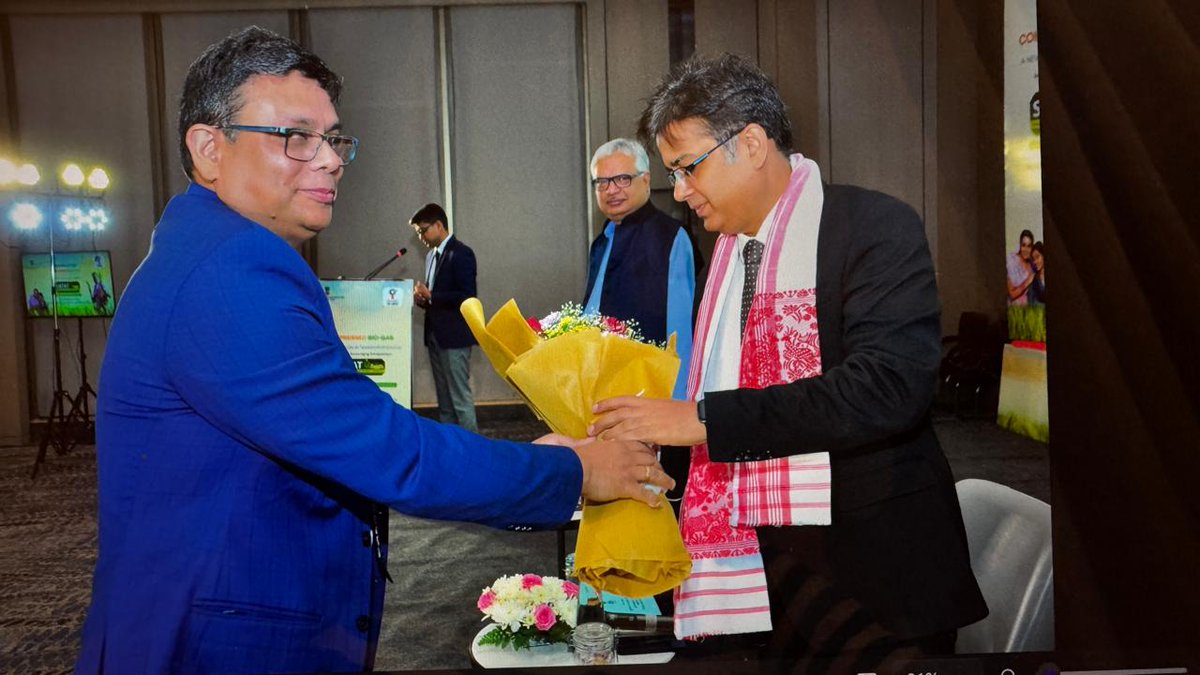 OilIndiaLimited's tweet photo. OIL organised a workshop on #CompressedBiogas in #Shillong with a focus on advancing sustainable energy solutions. The event was inaugurated by Shri Deepak Srivastava, Dir (BR), @PetroleumMin. Senior representatives of orgs like PPAC, CHT, CII, Bankers, &amp; OMCs also participated. https://t.co/re2DuigxxR