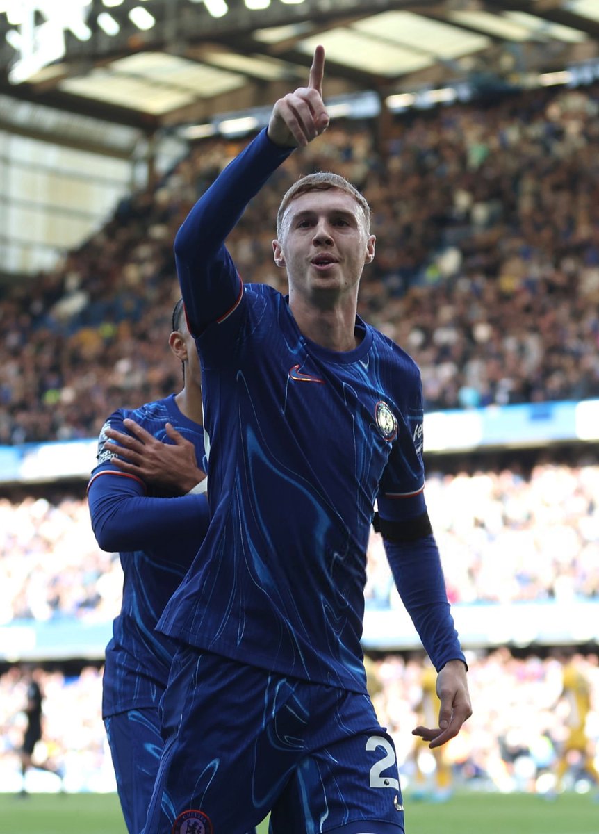 themedeek's tweet photo. No Chelsea fans will pass without liking this pics of Cole Palmer. 

It's a cold afternoon at the Stamford bridge 🥶 https://t.co/VmNbdC1ejk
