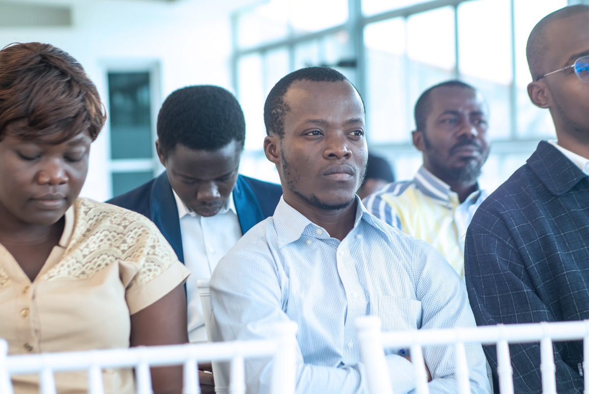 civensemble's tweet photo. 1ere masterclass  des Ateliers Ensemble animée par l’Ambassadeur de France en 🇨🇮et le directeur de l’@AFD_France. Focus sur le C2D, outil clé pour le développement et la coopération entre la Côte d’Ivoire et la France. De beaux échanges. Apprentissage et moment de qualité. https://t.co/IuH3dEAaXd