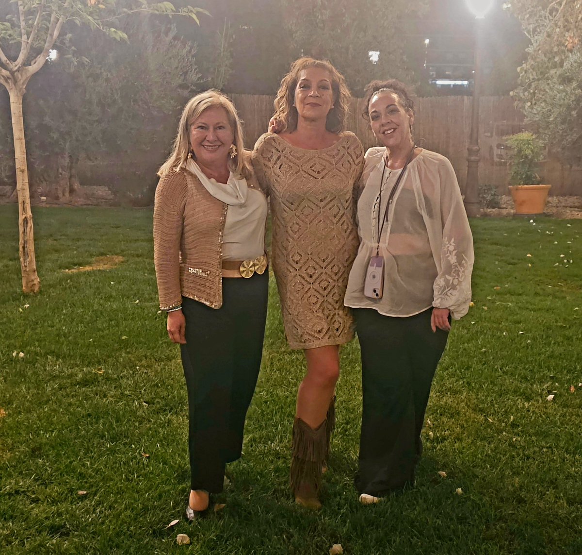 maritahermano's tweet photo. Toledo también siempre bien...y más con mis niñas...
@Icleron @Leia19ABY https://t.co/Il4yH96tYd