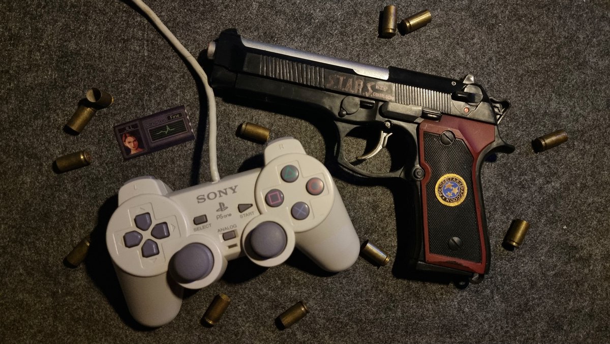 xan_xuan's tweet image. September 28th, Daylight...
The monsters have overtaken the city....
Somehow i&apos;m still alive...

Happy 25th Resident Evil 3 ✨️
1999 gang gang

#biohazard3 #samuraiedge #residentevil3 #JillValentine