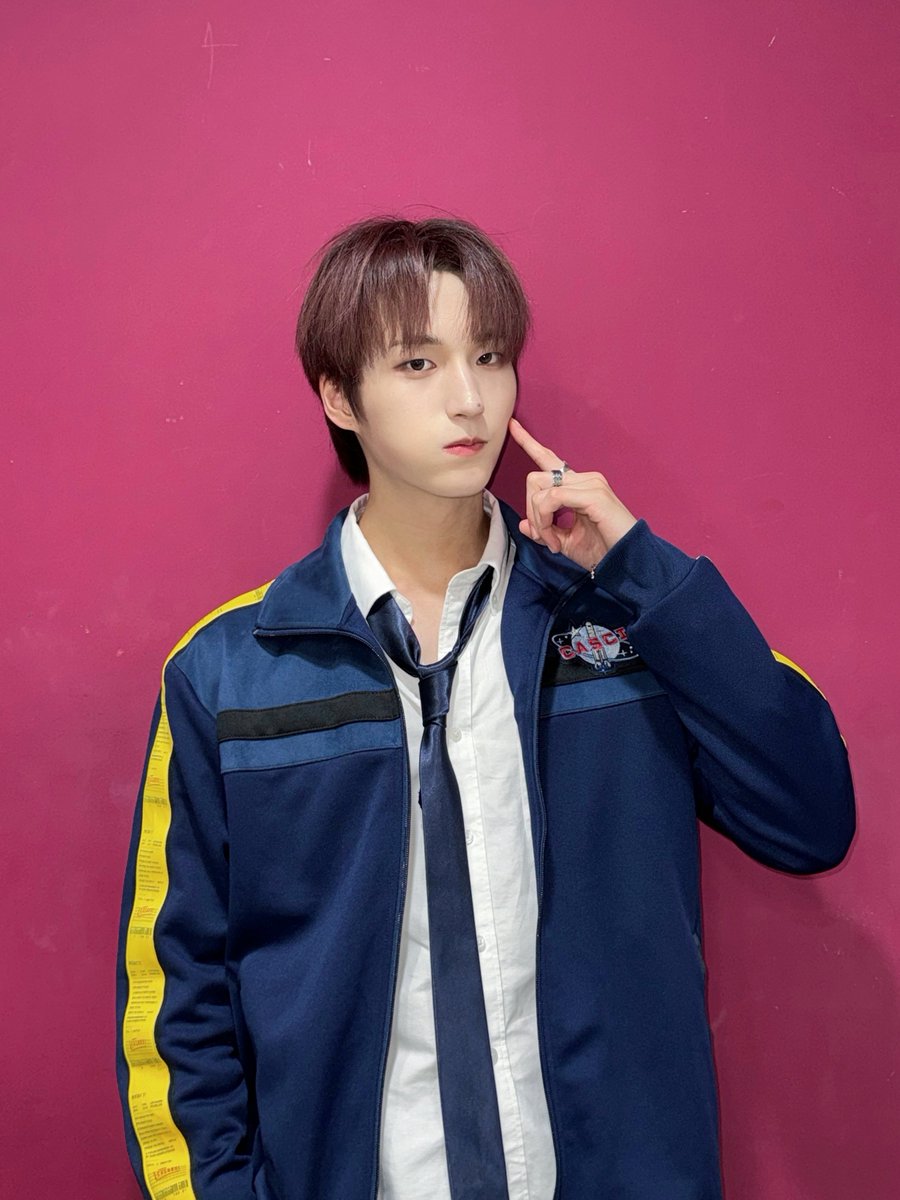 XODIAC_MEMBERS's tweet photo. [#범수]

행복☘️💜

#XODIAC #소디엑 #BEOMSOO #범수 https://t.co/hgr4jaWMIv