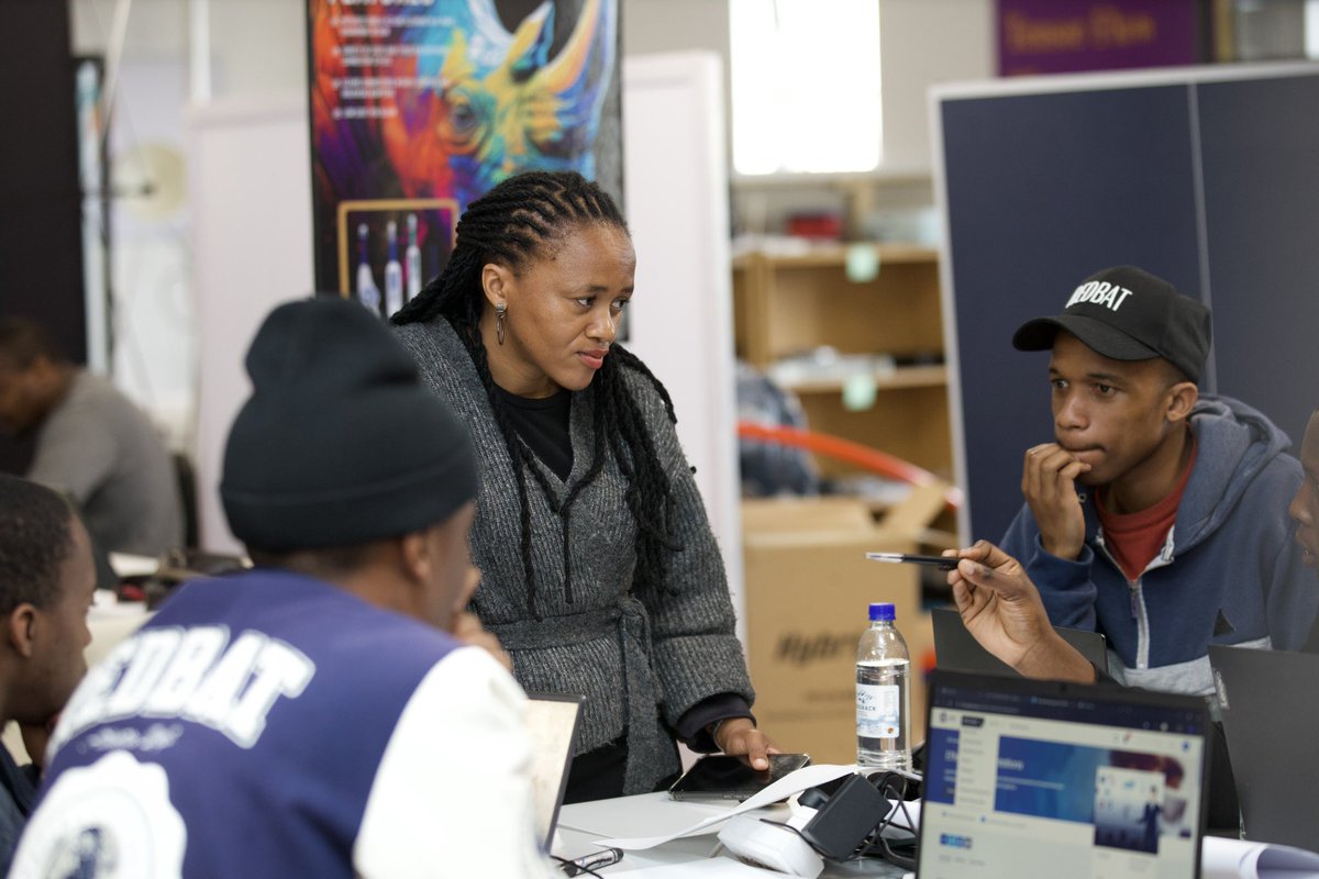Geekulcha's tweet image. It’s the love, passion &amp;amp; dedication from the mentors for us 🙌👊❤️

#TelkomLearnHack