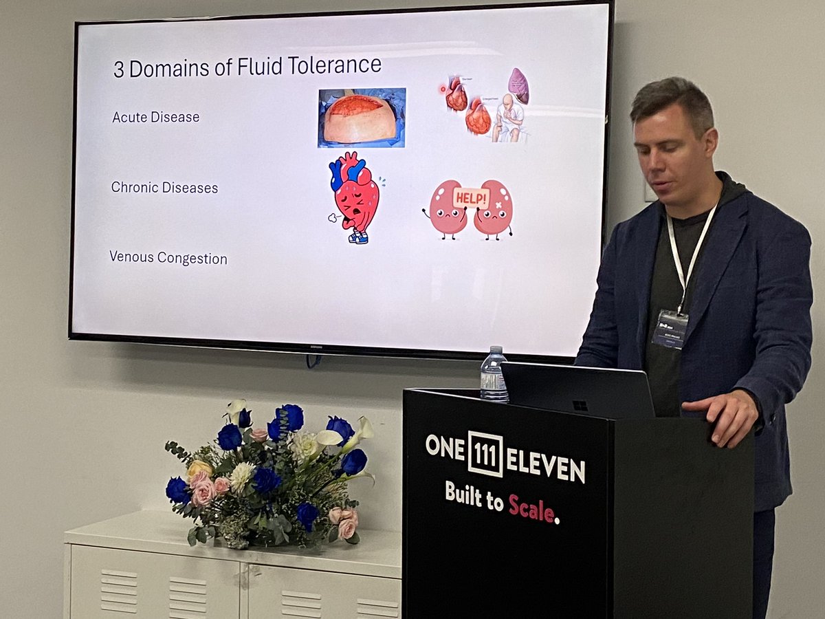 ThinkingCC's tweet photo. @ross_prager rocking the stage as usual, this time at #HRvexusmasterclass, teaching hemodynamics. Venous pressures matter! https://t.co/BtflmDBYj9