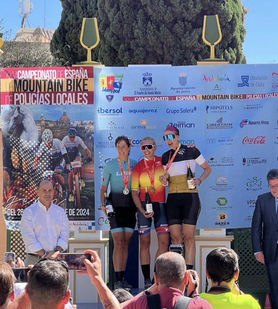 Desde CPPM Leganés, queremos dar la enhorabuena a nuestra compañera Carolina Alonso,  campeona del campeonato de España de Mountain Bike de Policias Locales en el día de hoy.
Bravo Carol!!!