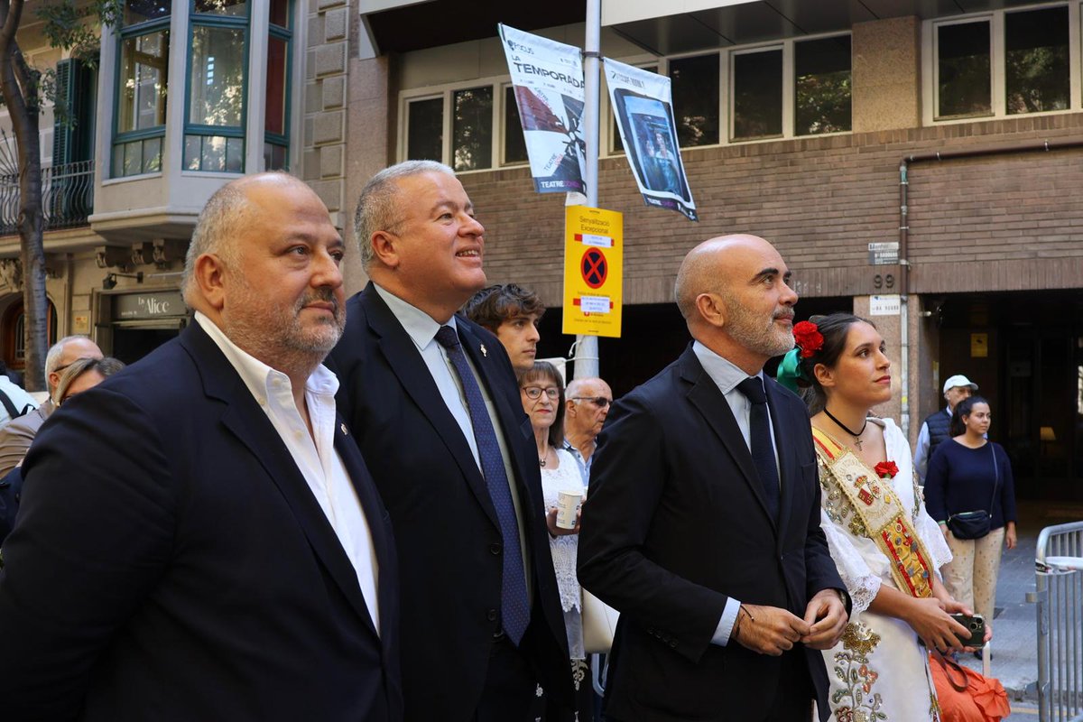 PPBarcelona_'s tweet photo. Hoy @agustinparra diputado @GPPopular ha asistido a los actos en la Casa de Murcia, con la presencia de @bernabepaco  Senador por #Murcia, como pregón de las Fiestas Virgen de la Fuensanta 2024 organizadas por la Casa de Murcia en #Bcn.

Ha sido un honor contar con  tu presencia, tus palabras han llegado al corazón de los barceloneses.