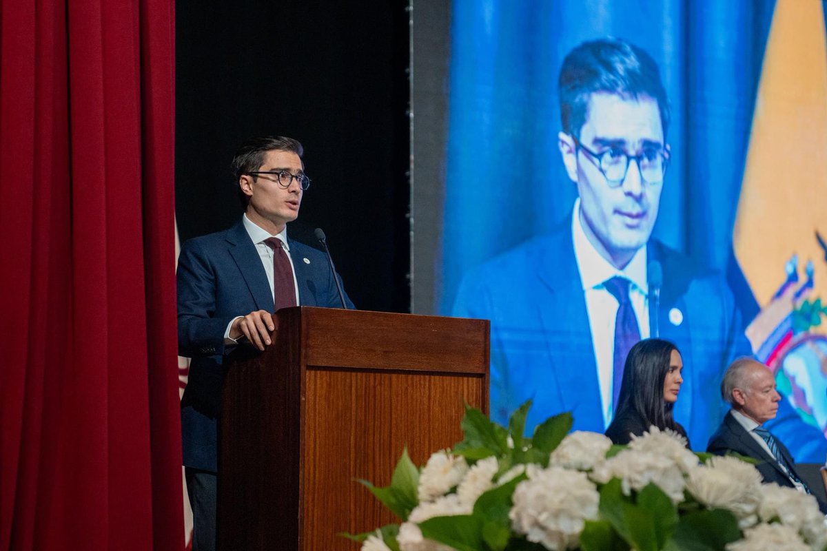 UDLAEcuador's tweet photo. 📢 En un acto solemne, la Universidad de Las Américas (UDLA) realizó el evento de  posesión de sus nuevas autoridades.  Este evento marcó un hito que acompaña al compromiso con la excelencia académica e innovación educativa. Carlos Emilio Larreátegui (@CarlosEmilioLS) fue designado Vicecanciller; Gonzalo Mendieta (@MendietaGonzalo) fue ratificado como Rector, y Diego Buenaño (@dbuenafer) asumió como nuevo Vicerrector Académico.

¡Un paso más hacia un futuro lleno de oportunidades para nuestros estudiantes! 📚