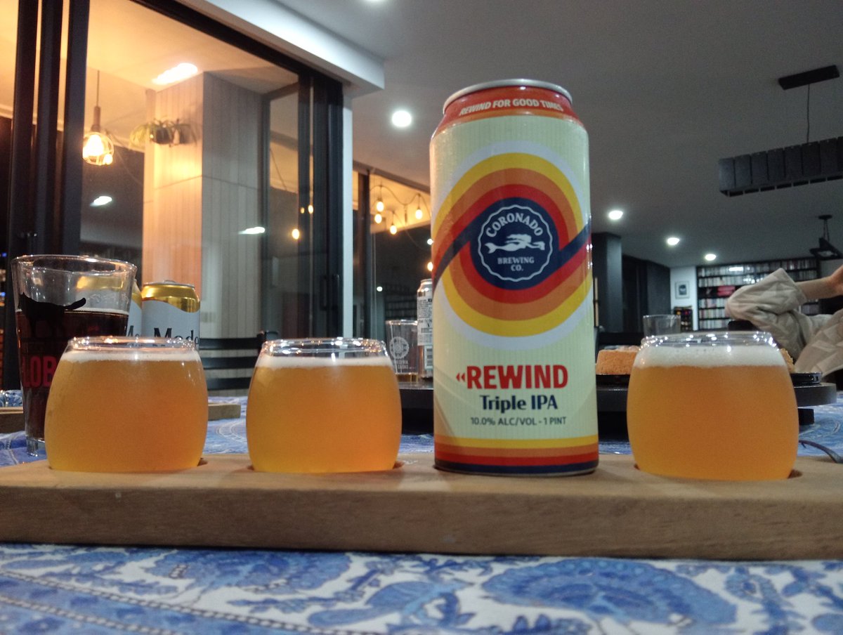 FCervisia's tweet photo. Sabadito de compartir y probar cervezas. Con lluvia, música y amigos probamos algunas de @CoronadoBrewing @purebrewing @CCHercules y @Moersleutelbeer 

#Frigus #beer #cerveza #craftbeer #beerme #beertime #beerlover #BrothelHB #drinkbeer #artesanal @ErnestoGasparri @maye_646 https://t.co/ytGC2mgs4I