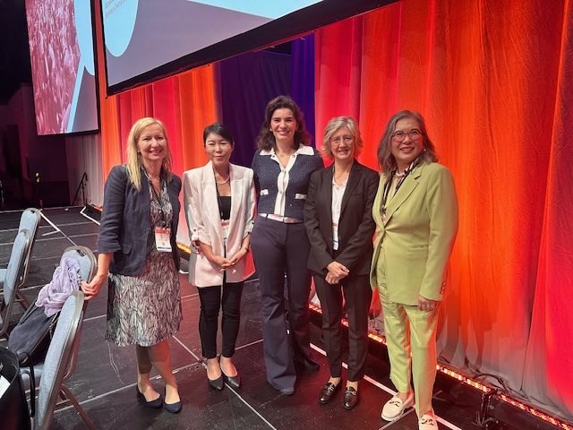 BrainMDmiyasaki's tweet photo. A great opening plenary day w Annette Shrag, Onanong Phokaewvarangkul, Maria Fiorella Contarino, Maria Rodriguez-Oroz and me ⁦@movedisorder⁩ Treating advanced #parkinsondisease w technology and holistic care. https://t.co/xgneH3jjIB