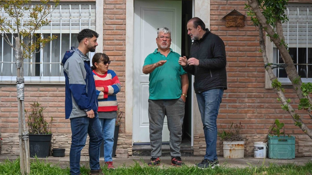 🙌 ¡Avances en Más Barrios!

Seguimos trabajando para que el progreso llegue a cada rincón de la ciudad. 

👷‍♂️ Junto a <a href="/gtrankels/">Gustavo Guillermo Trankels</a> y el equipo de Hábitat, recorrimos las obras de integración sociourbana en Más Barrios y el lugar del nuevo SUM comunitario que licitará <a href="/opisupba/">OPISU PBA</a>.