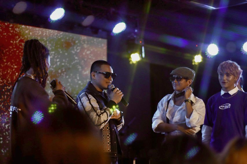 Official_ALAMAT's tweet photo. ALAMAT HANDA 'RAP!

Grabe ang daming nangyari! 
Nag gitara si Rji, sumabay si Thyro sa Maharani, nag-announce ng second solo concert...

Rumagasa sa Viva Cafe, at raragasa pa sa New Frontier Theater! Maraming salamat, mga Magiliw sa walang humpay na suporta ❤️🫶

#ALAMAT #Ragasa https://t.co/NpXjPdzht4