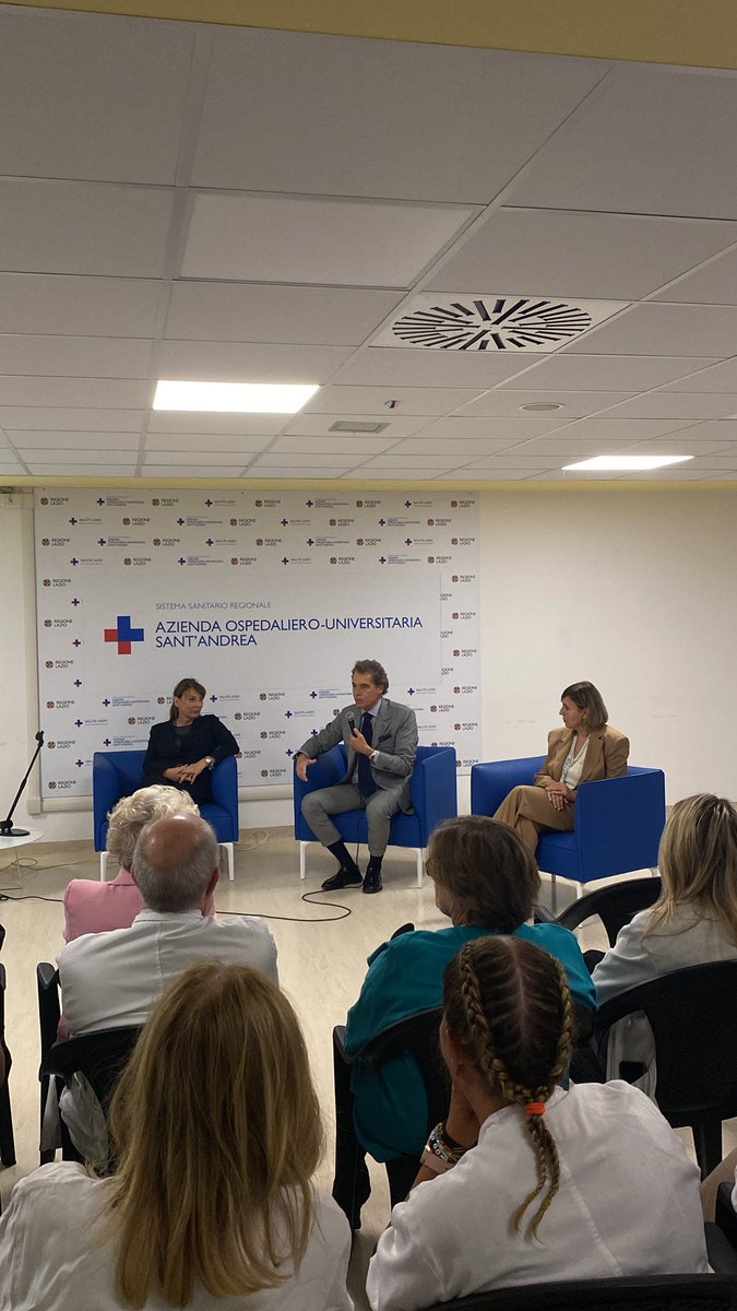 È stata veramente bello vedere all’ospedale sant'Andrea, il #dispositivo attraverso il quale l'#operatore si può collegare h24, ed avere in diretta la traduzione della #linguadeisegni , per garantire alle persone #sorde una reale #accoglienza e #accessibilità .