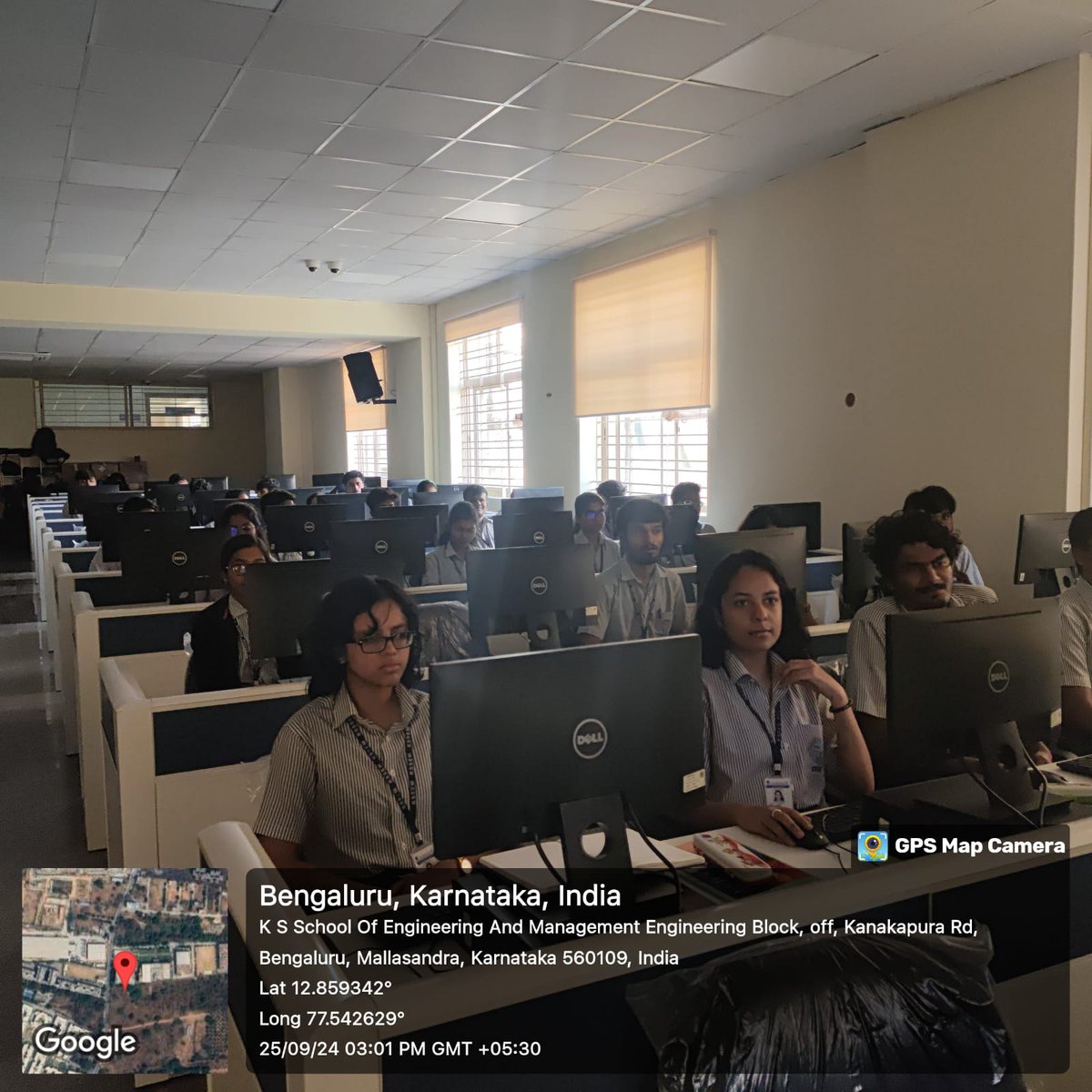 KSSEM_AI_DS's tweet photo. **Workshop Highlight: Programming Fundamentals with Python 🌟**

Our department recently wrapped up a 3-day workshop on Python, supported by **Infosys Springboard**! 💻🔥 We covered the **Basics** and tackled real-world challenges. 

#LearnWithPython #PythonWorkshop #FutureOfTech https://t.co/s8mfEOlmRD