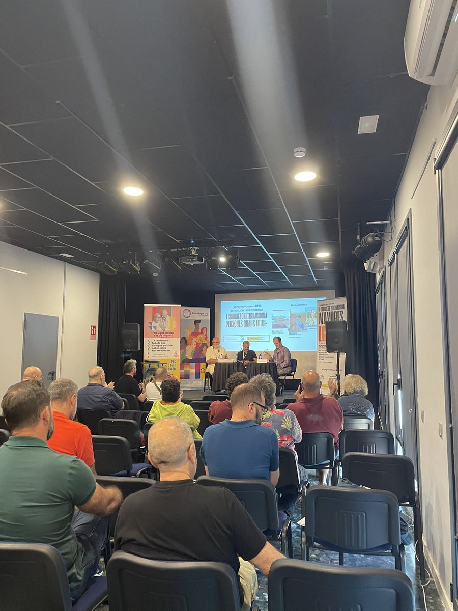 Des de <a href="/GRITS_UB/">Grup de Recerca i Innovació en Treball Social (UB)</a>, Adela Boixadós, Josep Maria Mesquida, Lorena Valencia i Joan Casas, amb la <a href="/fundacio_enllac/">Fundació Enllaç</a> i <a href="/ColorsLgtbiq/">Colors Sitges Link Associació LGTBIQ+</a>, participen al I Congrés Internacional sobre persones grans LGTBI+ organitzat per <a href="/fundacion26D/">Fundación 26 de Diciembre</a> i <a href="/IgualdadGob/">Ministerio de Igualdad</a>