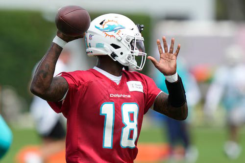 FinsXtra's tweet photo. 🚨 BREAKING: Tyler Huntley will be the starting QB for the Miami Dolphins on MNF vs. Tennessee Titans, per Mike McDaniel #GoFins https://t.co/4hsh2lBkbN