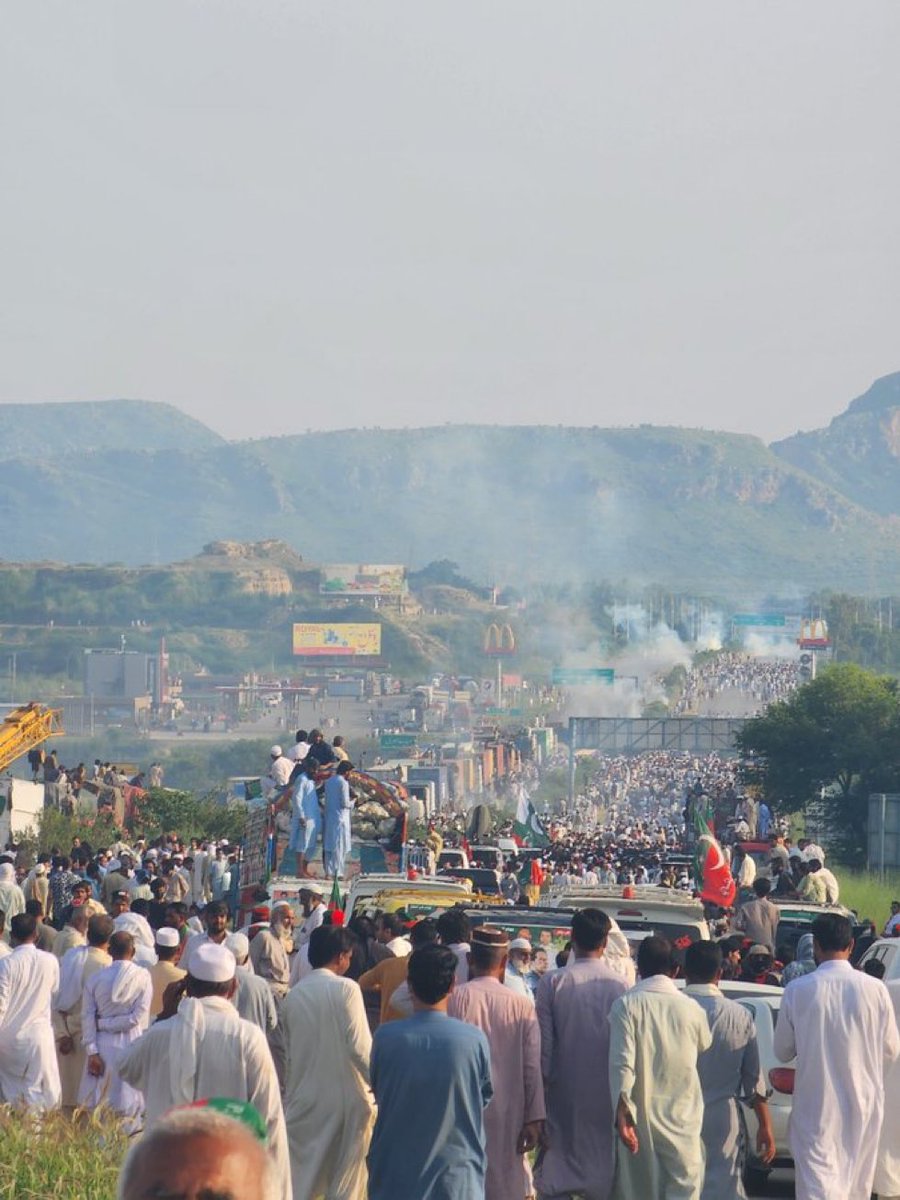 NausheenPirwani's tweet photo. Pakistan has awaken!
#PindiJalsa https://t.co/rMMwgzeMoO