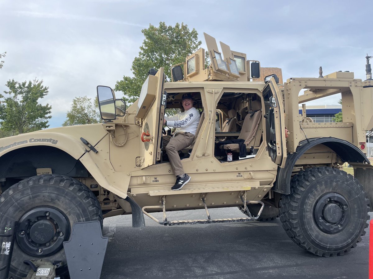 war_heritage's tweet photo. WE ARE HAVING SO MUCH FUN AT THE BOOSTER CLUB CAR SHOW! Come join us! We will be here till 1 PM!! https://t.co/hk6712JzWY