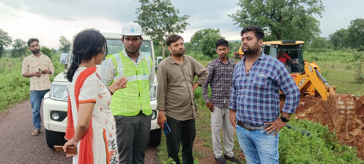 rag_pixy's tweet photo. A site inspection . Observed the ongoing bottom slab casting work for a 75 KL overhead tank, followed by the laying of a 100mm DI k-7 pipe for the Clear Water Gravity Main (CWGM).  #WaterSupply #ConstructionProgress #Singhaura2MVS https://t.co/kfcNWaVji9