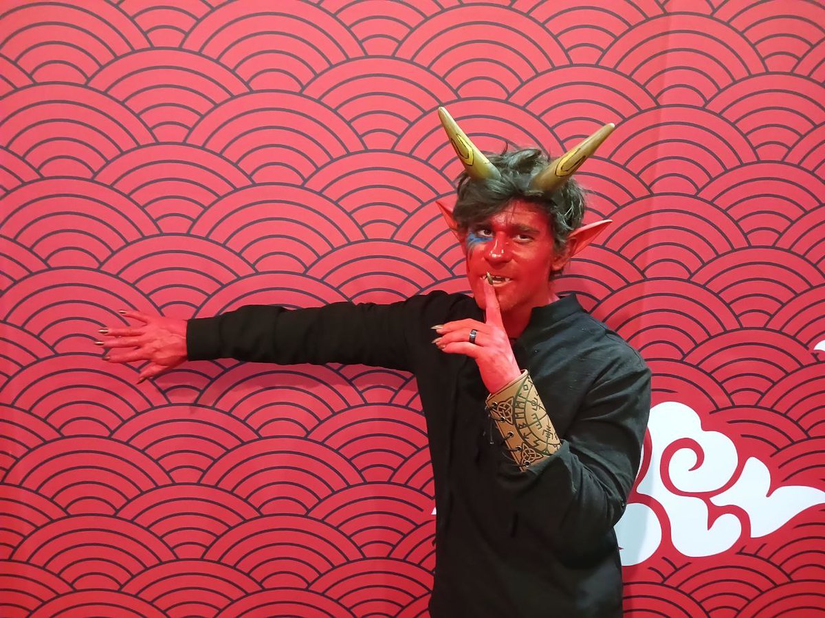 avatronis's tweet photo. Cosplaying as a Tiefling again this year, finally with the outfit i ordered last year. Was fun, but I think this cosplay needs to be retired. Besides all the fake nerds thinking im a devil, just would be nice to cosplay something without paint 🤣 #ComicConAfrica #cosplay https://t.co/MOmFHICIoO