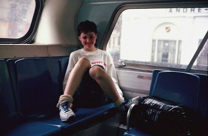 Fotos históricas que QUIZAS NO HAYAS VISTO ANTES.

Abro hilo🧵

- Madonna fotografiada por su novio Dan Gilroy en el autobús en Nueva York, 1979.
