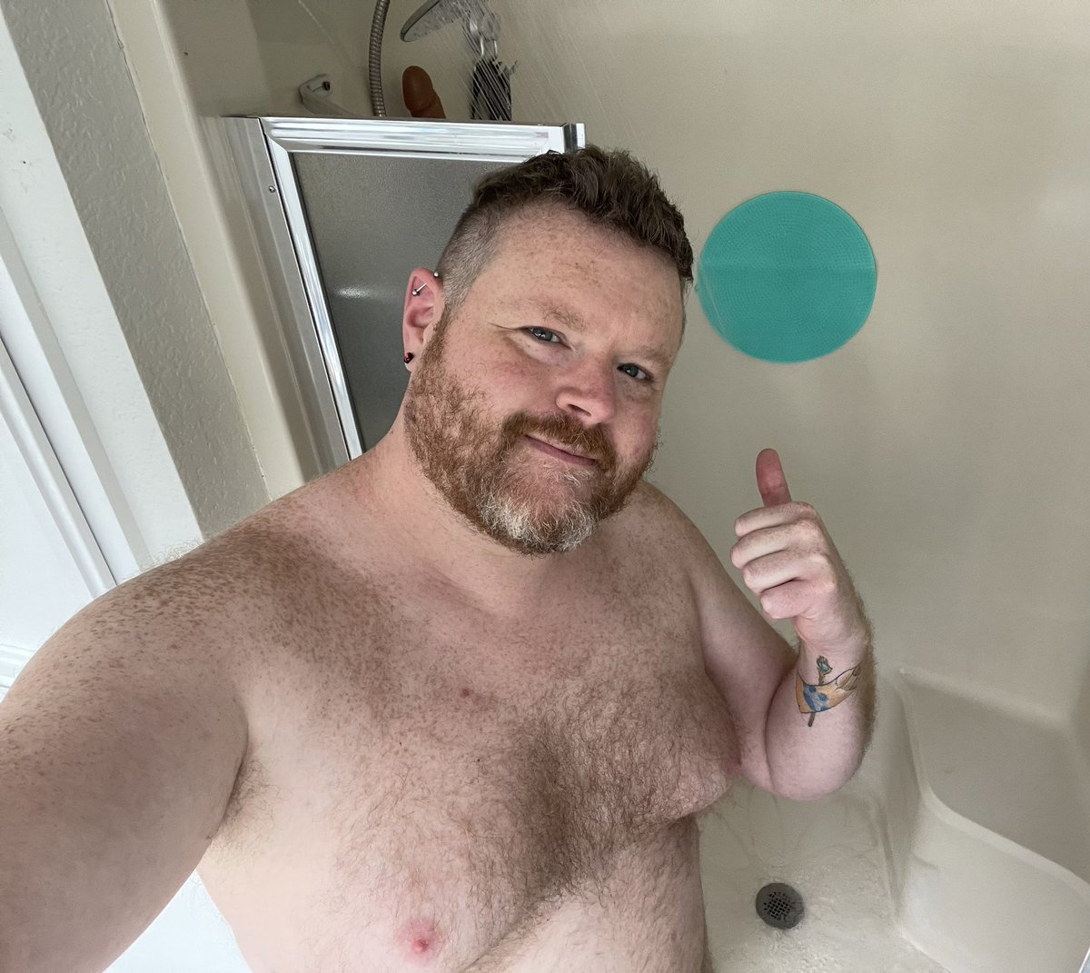 tigrrrlink's tweet photo. Who’s joining me in the shower? https://t.co/629PRrGvqn