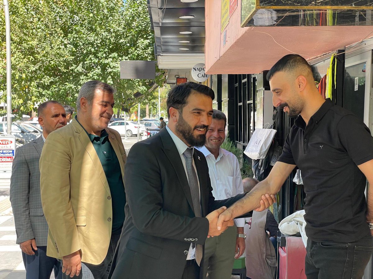 İlçe Başkanımız Abdulselam Yıldız ve #Haliliye İlçe Teşkilatımız #Bahçelievler Mahallesi esnafımızı ziyaret ettiler. Sadece seçim zamanı değil, her daim halkımızla bir aradayız. Aziz millettimizin #Refahı için çalışmalarımıza devam ediyoruz. 

@ErbakanFatih <a href="/nureddingul/">Nureddin GÜL</a>