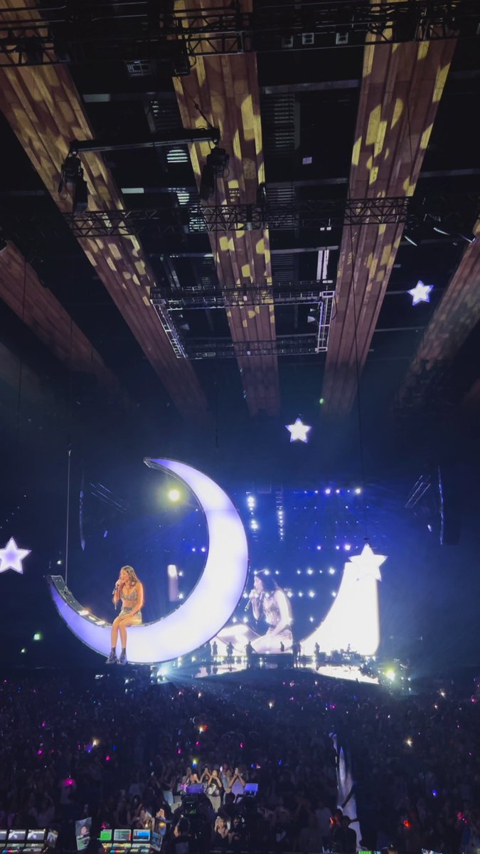 canako_har's tweet photo. 本当に行けると思ってなかった🌙
ライブ良すぎた、余韻。
本当にロックだった。これがライブだよ！
動画撮ってたから踊れなかったけど、本当はもっと頭ぶんぶんふって踊り狂いたかった💃
Olivia来てくれてありがとう！
GUTSツアー最高でした！！！
KAWAII💜

#GUTSWorldTourTokyo 
#OliviaRodrigo https://t.co/gNFJKs1KYk