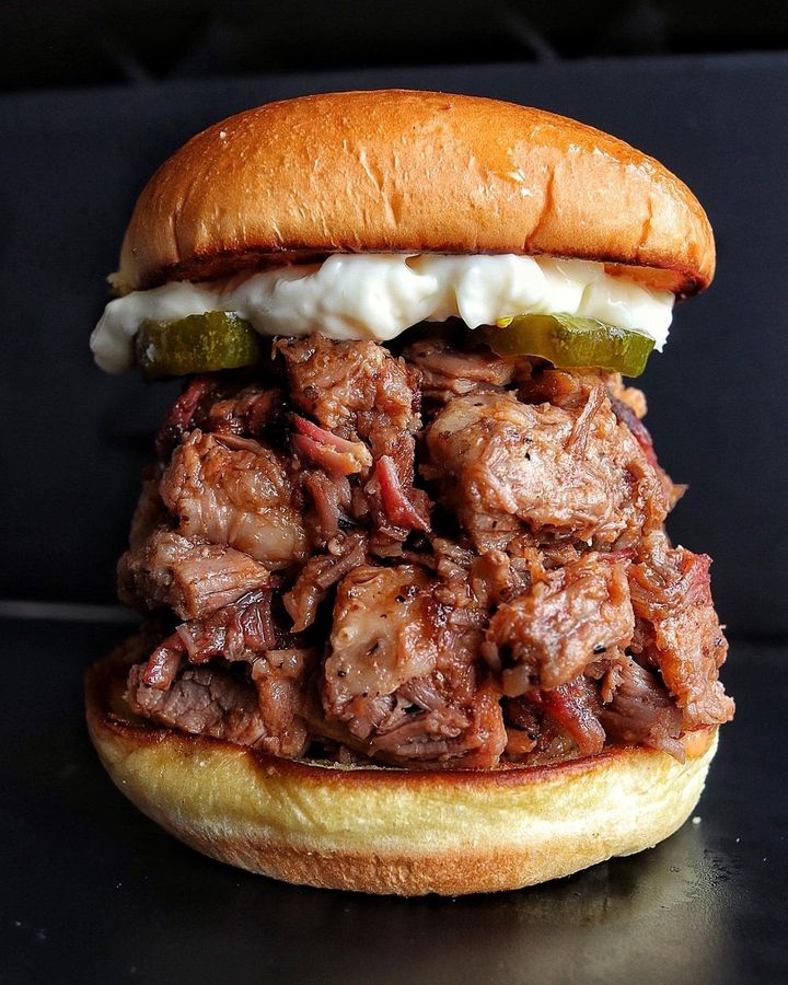BBQ_Guys's tweet photo. This chunky brisket sandwich from plazoo_bbq is a reminder to fire up the grill this weekend. #LifeIsBetterInYourBackyard
For recipe inspo visit: https://t.co/Lxg7673tr3 https://t.co/JkqaBVbySM