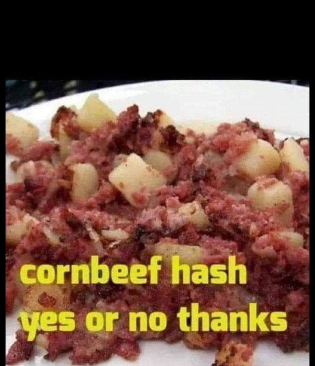 Who’s with me #foodstagram #FoodLover #Foodies #FoodieBeauty #Foodie #foodblogger #Food #cornbeef #cornbeefhash