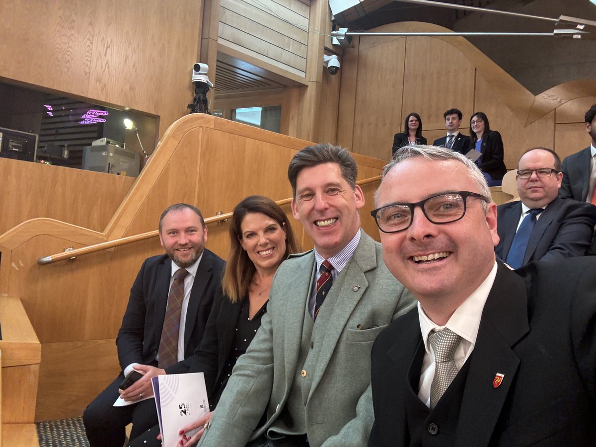 Celebrating 25 years of the @scotparl with <a href="/carolinenokes/">Caroline Nokes</a> (Dep Commons Speaker) <a href="/IanMurrayMP/">Ian Murray MP</a> (Sec. of State for Scotland)<a href="/IanDuncanHMG/">Ian Duncan</a> (Dep Lord Speaker)and HM King (not in selfie).