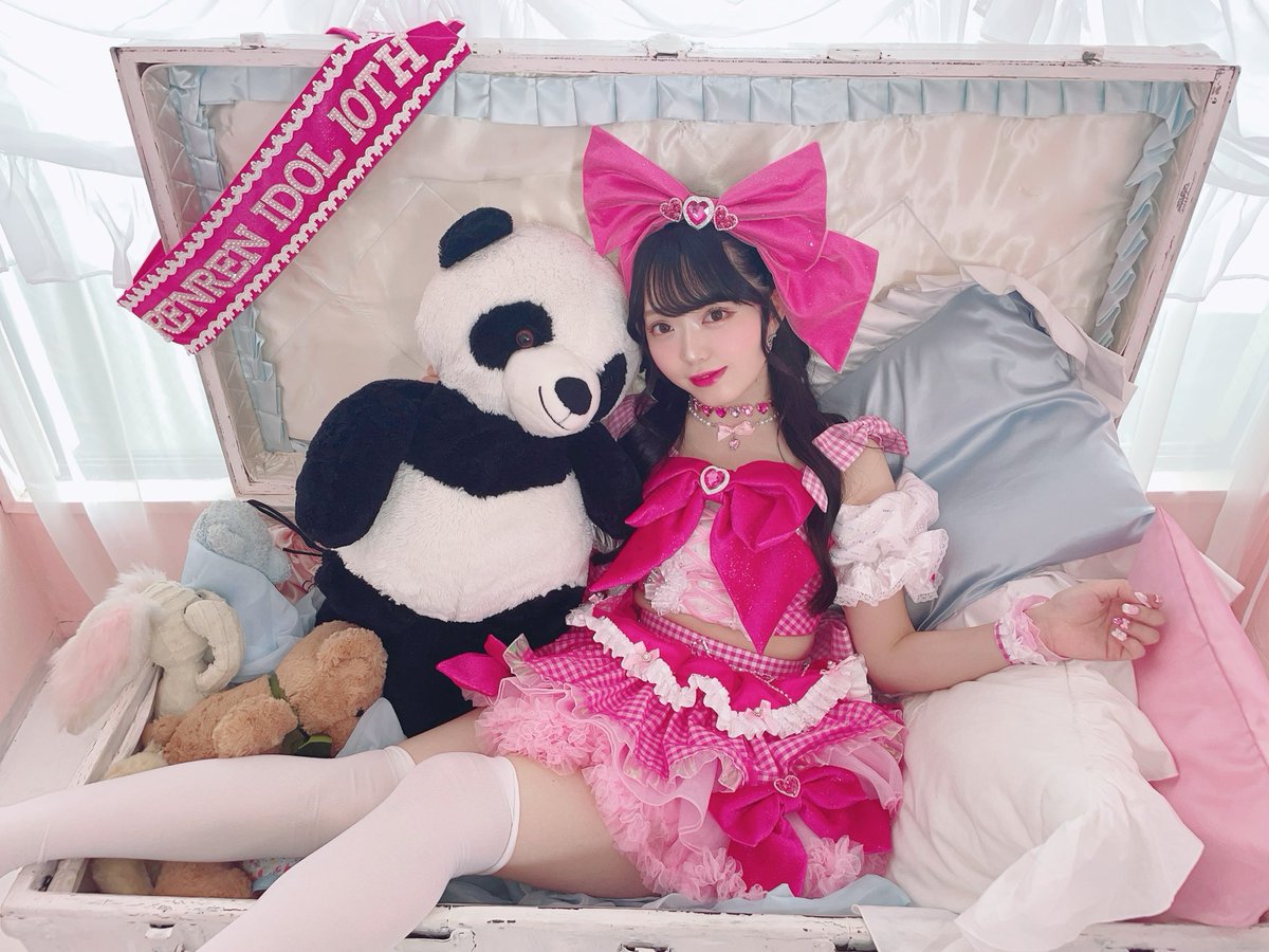karen_koizumi's tweet photo. お誕生日を迎えました🎂

そして、今年でアイドルになって10年🎀

みんなのおかげでずっとずっと
大好きなアイドルでいられます。

いつも応援してくれてありがとう😌🫶🏻
これからも、私の大好きな可愛いをたくさん届けるね💖 #小泉花恋生誕2024 https://t.co/4WflyqMJ38
