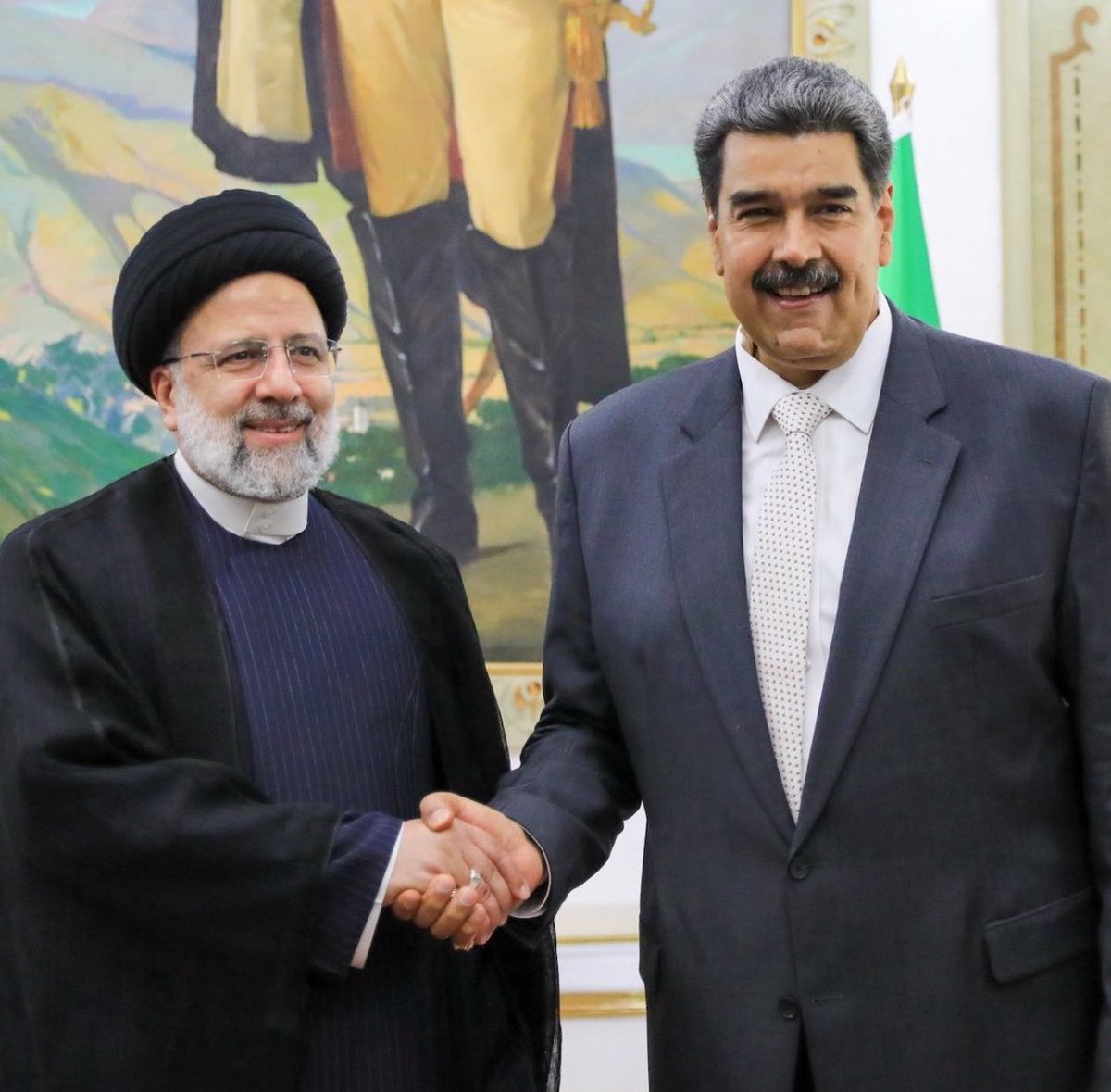 Hoy 28 septiembre Podemos llegar a los 5000 comentarios diciendo "Maduro va a caer" 
Dale RT si estás de acuerdo