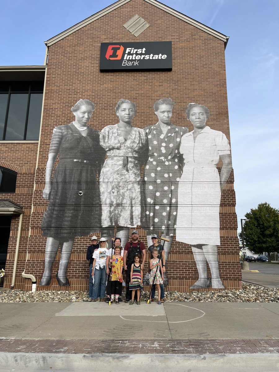isaacampbellart's tweet photo. There’s big…and then there’s supercentenarian Edith Renfrow Smith BIG. Honored to celebrate the legacy and unifying spirit of this remarkable trailblazer for women of color in academia. 

Edith and her sisters overlook Broad St. towards the new Renfrow hall, named in her honor. https://t.co/BWRBY0oI4N