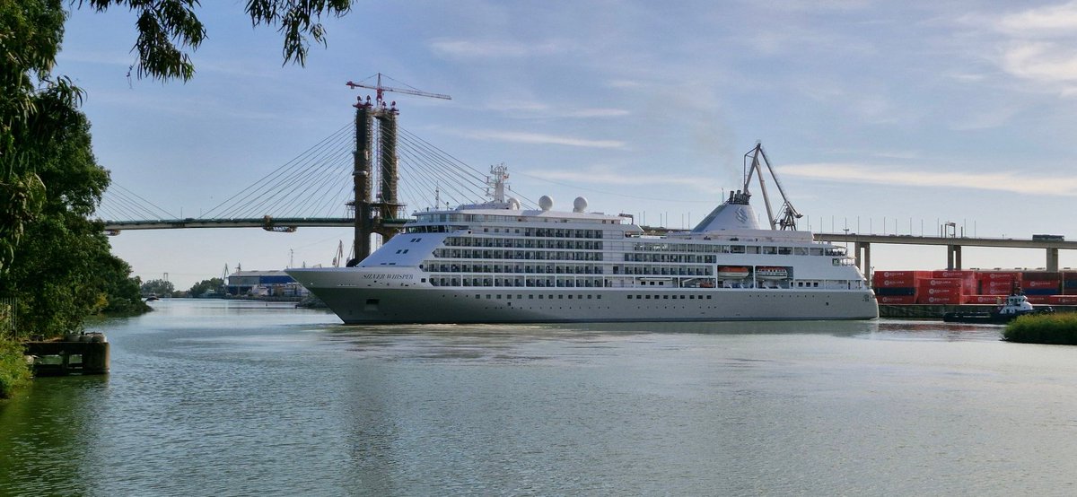 Policiaportsevi's tweet image. Primer sábado de otoño despidiendo su corta estancia a #silverwhisper.
@Policiaportsevi 24/7 en el @PuertoDeSevilla