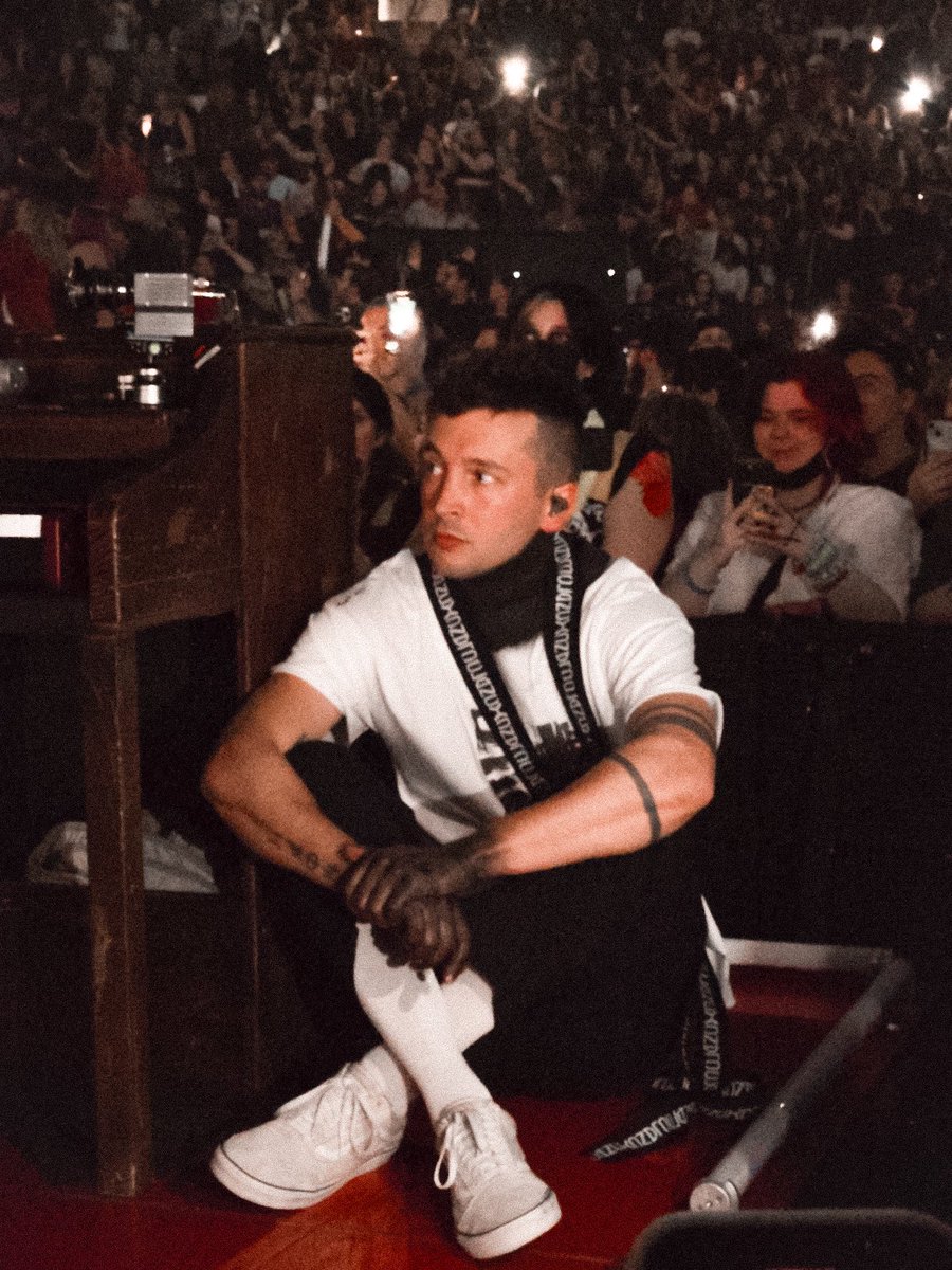 i sit in my desolate room 🧍🏻 #ClancyToronto