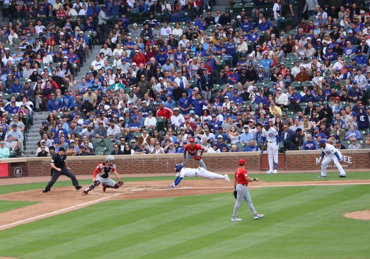 A fantastic picture of my second baseman scoring the only run in yesterday’s game. Great shot, <a href="/patmoriarty/">Pat  Moriarty</a> <a href="/ChiCubsFanUS/">ChicagoCubsFan.us</a> 
#Cubs #YouHaveToSeeIt
