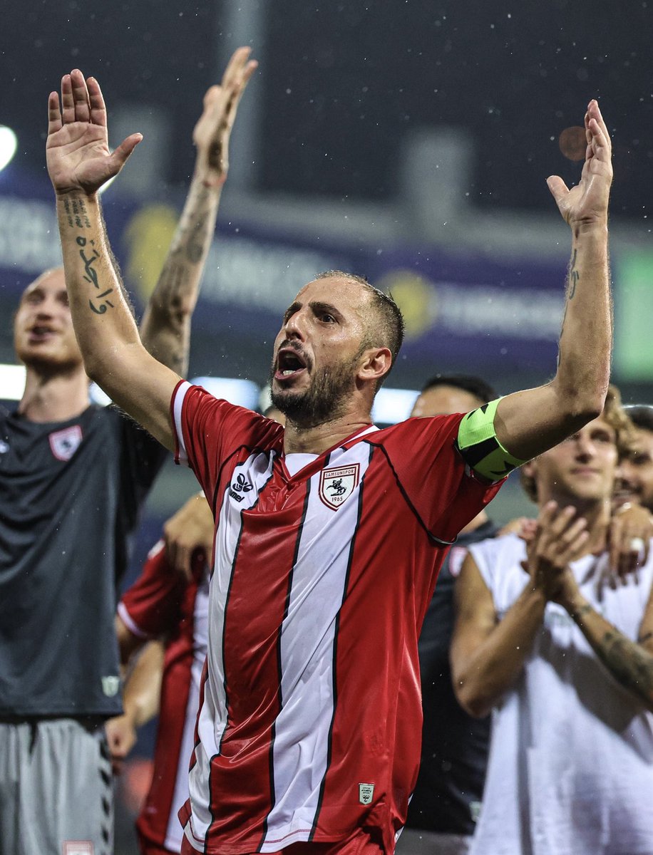 Karadeniz’ imizin en büyük şehri olan #Samsun ‘un takımı #Samsunspor ‘u canı gönülden tebrik ediyorum.❤️

<a href="/Samsunspor/">Samsunspor 🇹🇷</a> ‘un <a href="/Trabzonspor/">Trabzonspor</a> ‘lu kaptanı, kardeşim Zeki YAVRU’ yu ayrıca kutluyorum.🫶

Samsun’ lu olup İstanbul takımlarını tutatanları tabiikide tebrik etmiyorum.😉