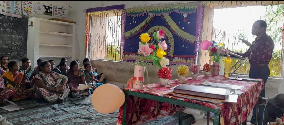 OSEPA_Official's tweet photo. Parents-Teachers Meetings for FLN grades are building stronger connections at the school level! 

By aligning efforts, these meetings ensure parents and teachers work together to support children’s foundational learning, driving the success of the mission.  

#NIPUNOdisha https://t.co/hZ1sdwiOzE