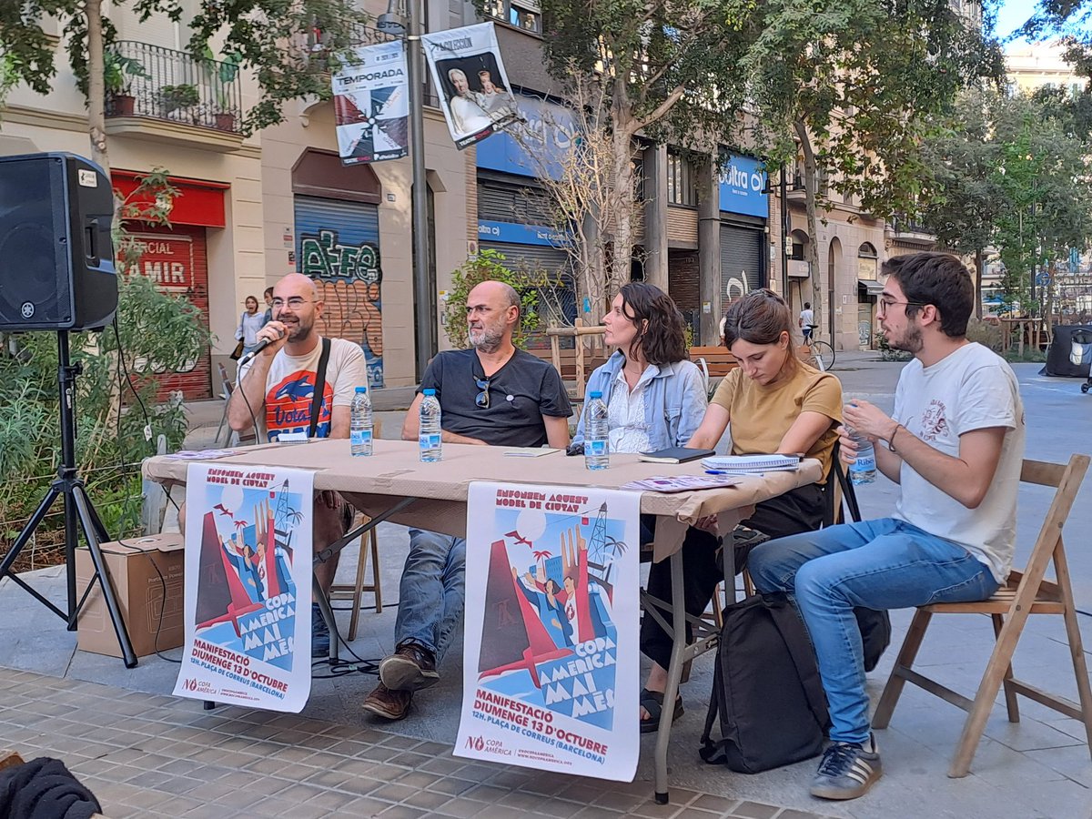 JordiSerracant's tweet photo. Amb la bona gent de la meva ciutat i del meu barri.
@warriorofthebar @antroperplejo @NoCopaAmerica @SindicatLloguer @cp_linaodena @AssBarrisDT #EsquerraEixample https://t.co/hmXnlRORQl
