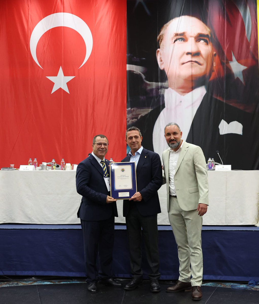 Derneğimiz akreditasyon belgesini almaya hak kazandı...
Belgeyi kulüp başkanımız Sayın Ali Koç'un elinden teslim aldık...