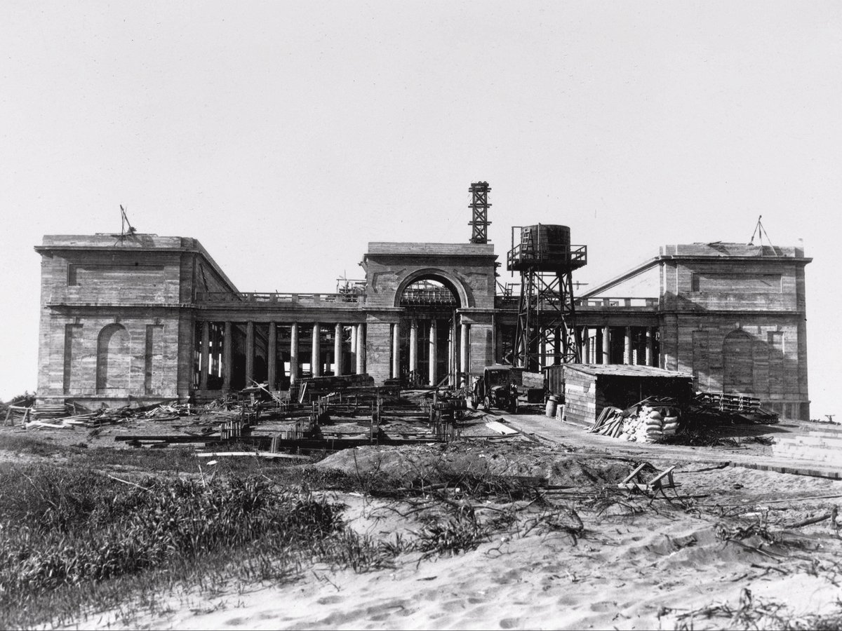 legionofhonor's tweet photo. Music? Dance? Curatorial lectures? AND, iconic film screenings? Our #LegionofHonor 100 year celebration has it all 🔥 #Legion100 https://t.co/caZ70nlLMw