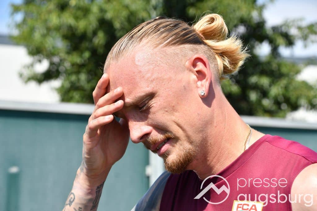 Es bleibt dabei: Der FC Augsburg kann gegen Leipzig nichts holen. Gerade in der zweiten Halbzeit hoffnungslos unterlegen, wurden die Schwaben mit einer verdienten 4:0– Klatsche aus Sachsen heimgeschickt.
presse-augsburg.de/deutlich-und-v…