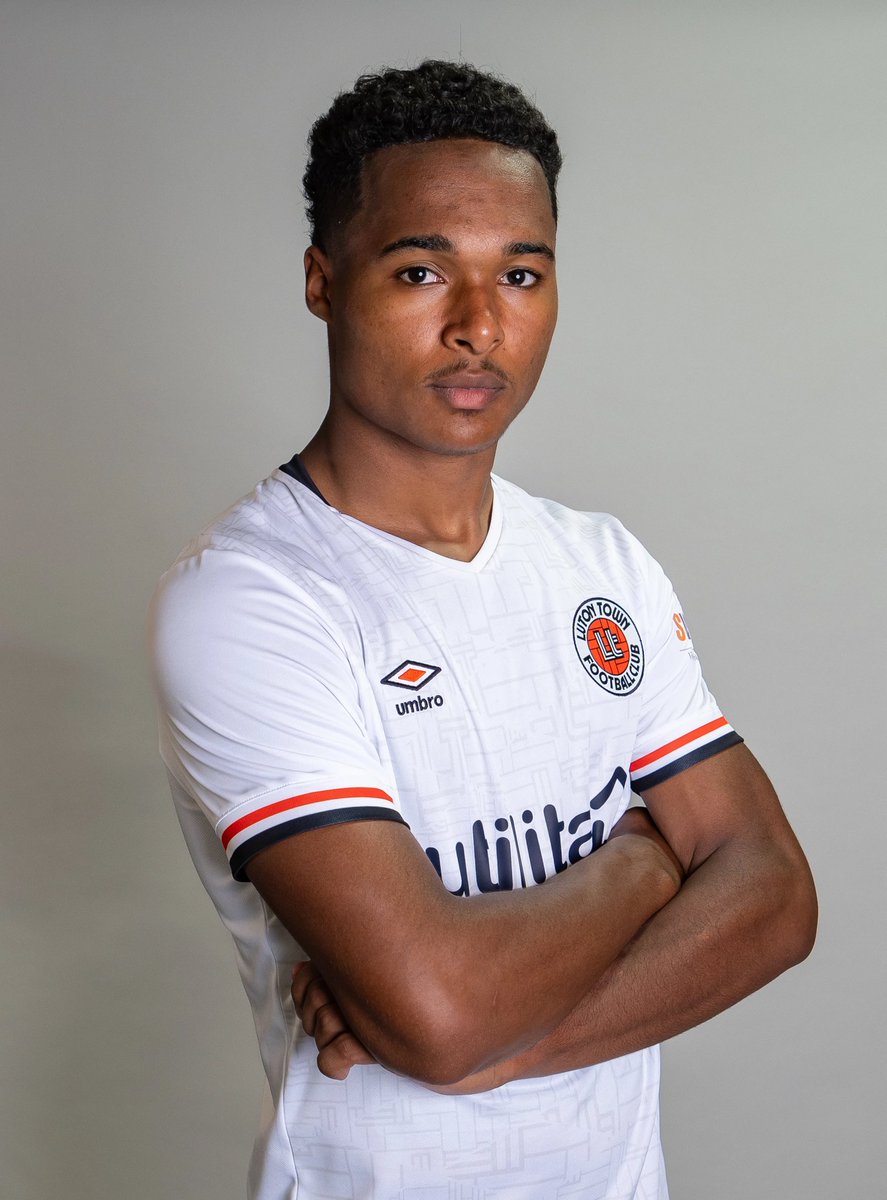 GIVEAWAY 👕

Life’s hard, footballs been tough 

When I get to 2500 followers, I’ll give a Luton Town Third shirt away to the winner 🎁

1. Follow
2. Retweet
3. Tag a mate 

Winner announced when LTFCShirts is at 2500 followers 🎤